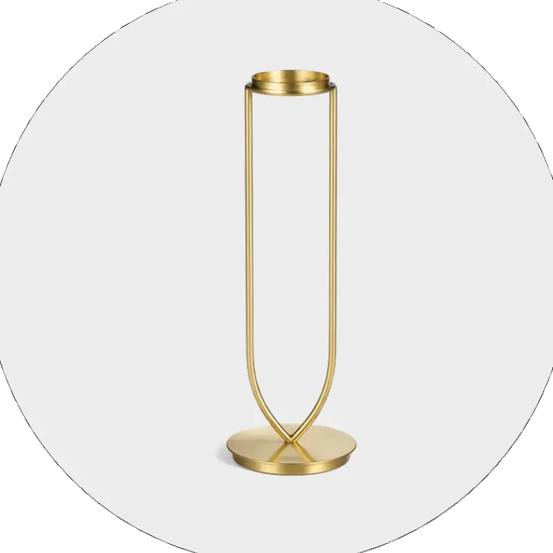 Goldene Kerzenhalter