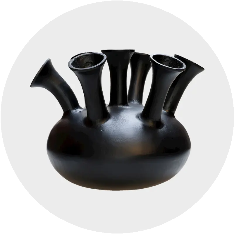 Schwarze Vasen